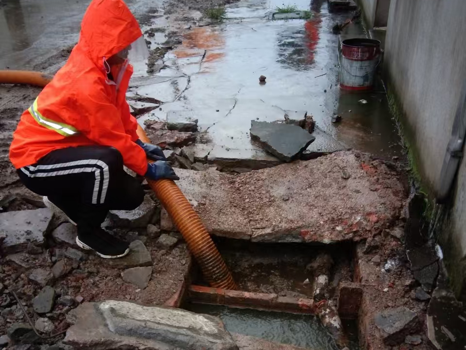 怀远专业清理污水池 炜誉市政以规范流程守护城市 “肠道”